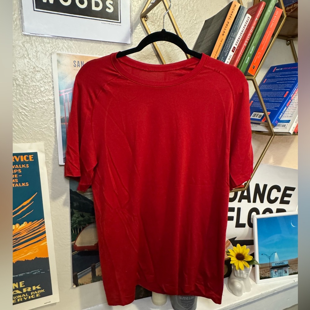 Lululemon metal vent tech red
